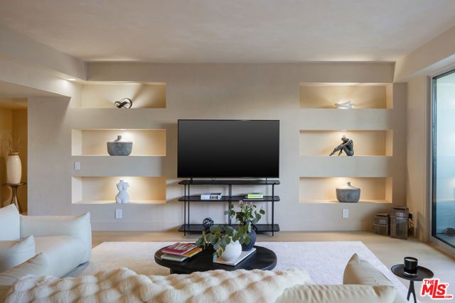 818 N Doheny Drive 205, West Hollywood, CA 90069