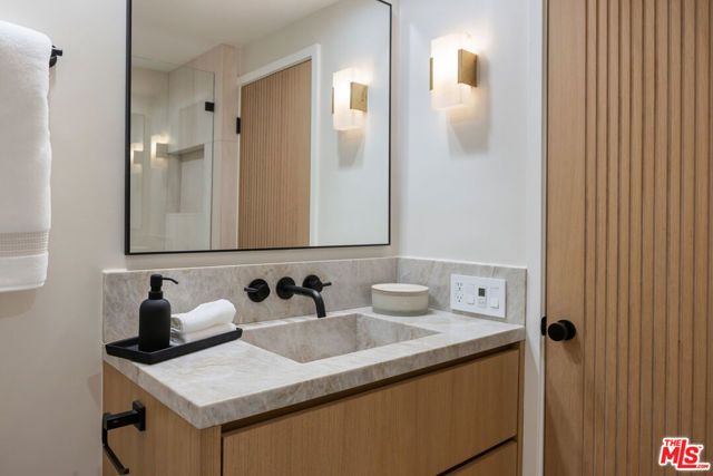 818 N Doheny Drive 205, West Hollywood, CA 90069