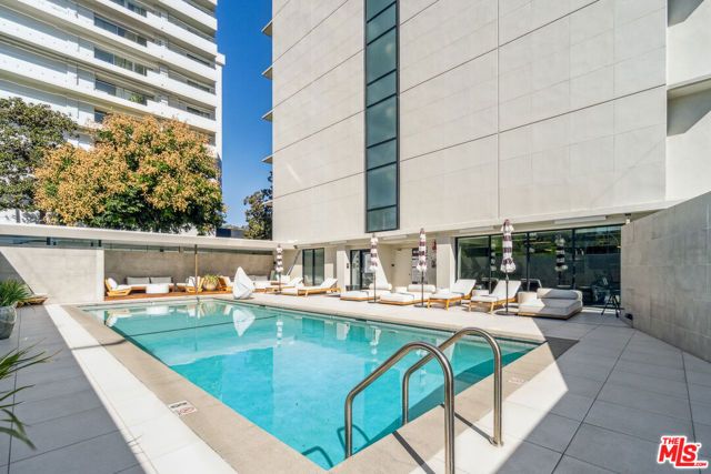 818 N Doheny Drive 205, West Hollywood, CA 90069