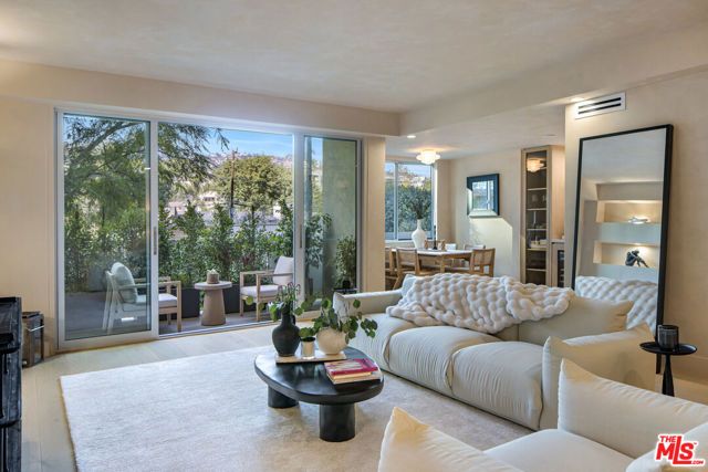 818 N Doheny Drive 205, West Hollywood, CA 90069