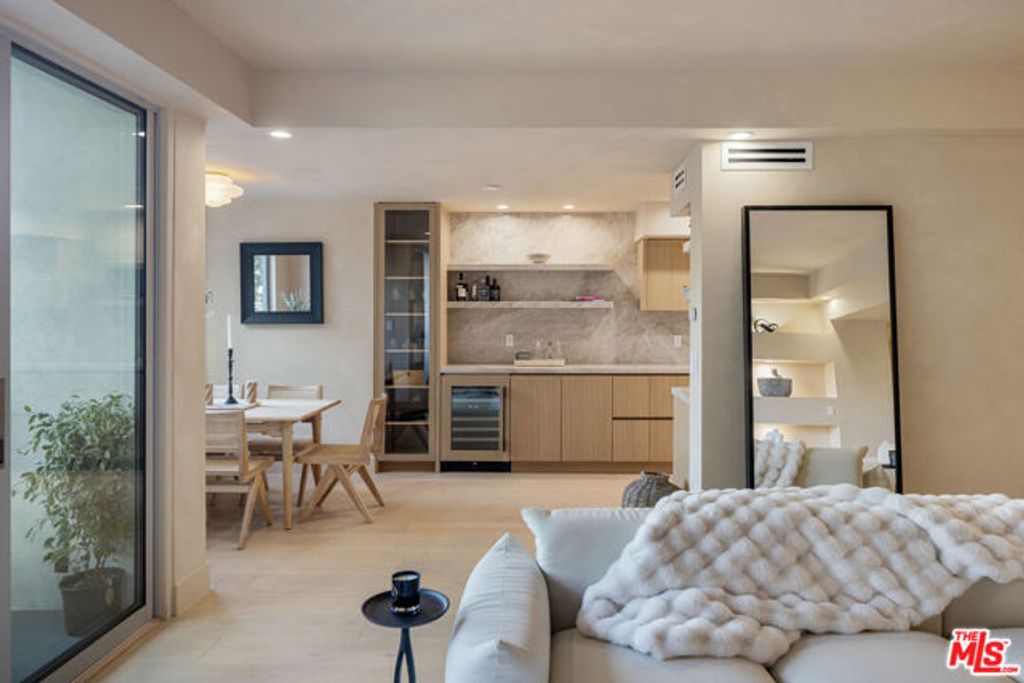 818 N Doheny Drive 205, West Hollywood, CA 90069