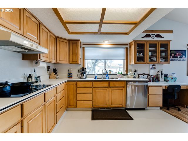 4608 HOLLY St, Springfield, OR 97478