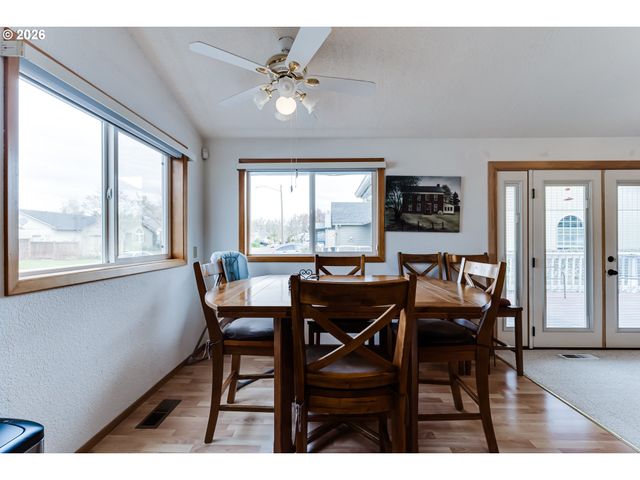 4608 HOLLY St, Springfield, OR 97478