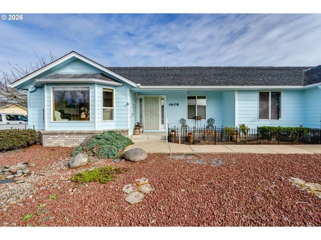 4608 HOLLY St, Springfield, OR 97478