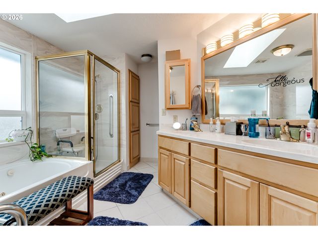 4608 HOLLY St, Springfield, OR 97478