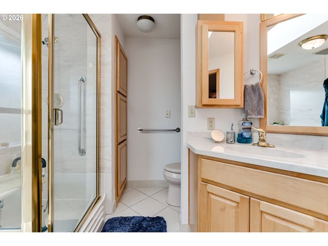 4608 HOLLY St, Springfield, OR 97478