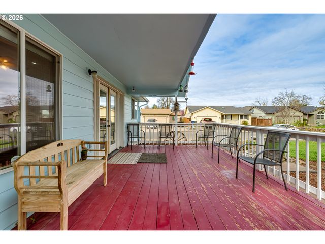 4608 HOLLY St, Springfield, OR 97478