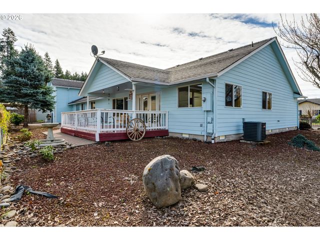 4608 HOLLY St, Springfield, OR 97478