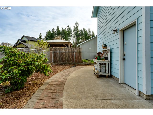 4608 HOLLY St, Springfield, OR 97478