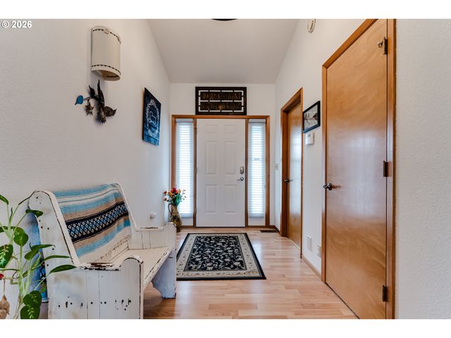 4608 HOLLY St, Springfield, OR 97478