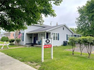 201 Highbridge (1st Floor) D Street, Manlius, NY 13066