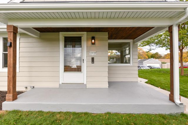 6818 W Morgan AVENUE, Milwaukee, WI 53220