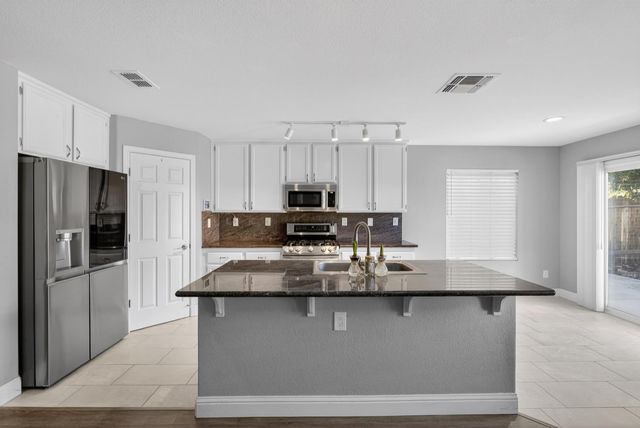 2656 Maybrook Dr, Sacramento, CA 95835