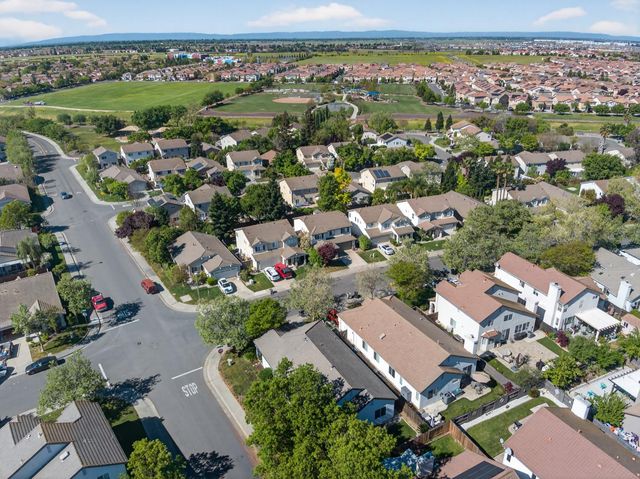 2656 Maybrook Dr, Sacramento, CA 95835