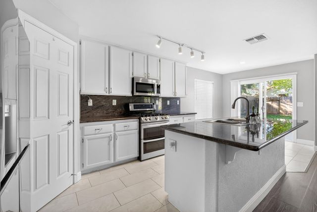 2656 Maybrook Dr, Sacramento, CA 95835