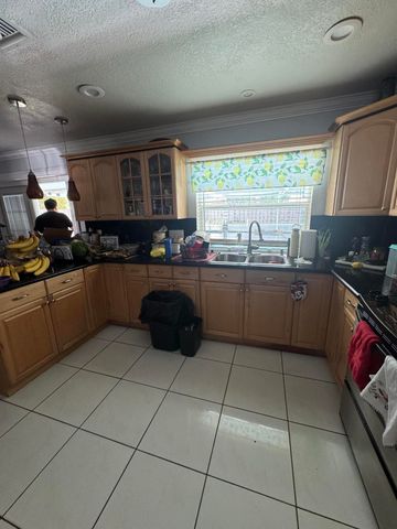 6280 SW 4th Street, Margate, FL 33068
