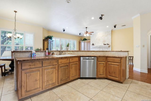 314 Las Tablas, Helotes, TX 78023