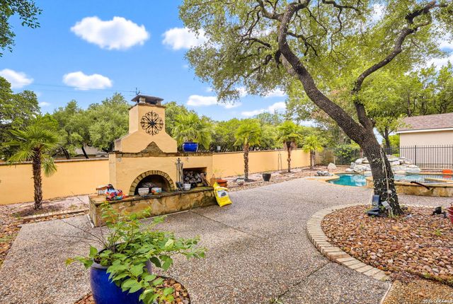 314 Las Tablas, Helotes, TX 78023