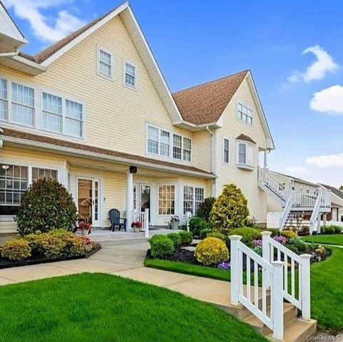 226 Westside Avenue B, Freeport, NY 11520