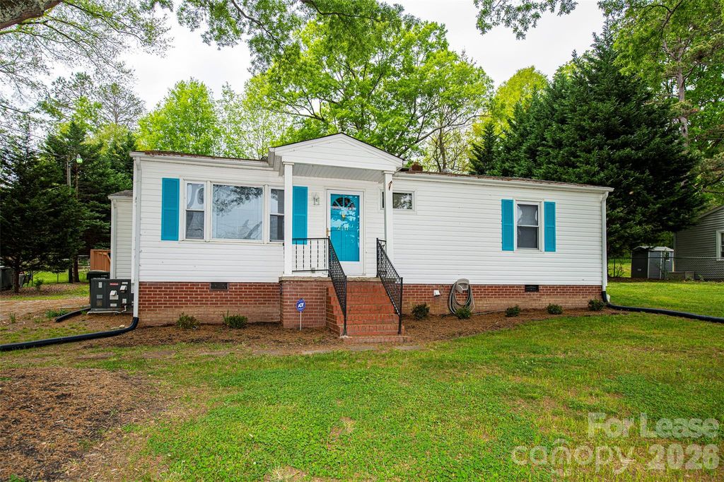 2711 Springbrook Circle, Gastonia, NC 28052