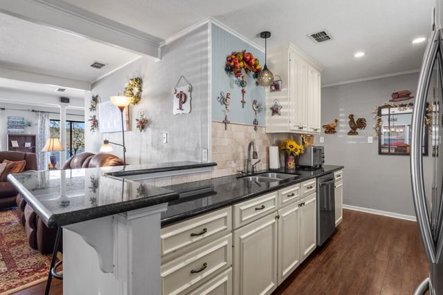 2120 W Lake, Gladewater, TX 75647