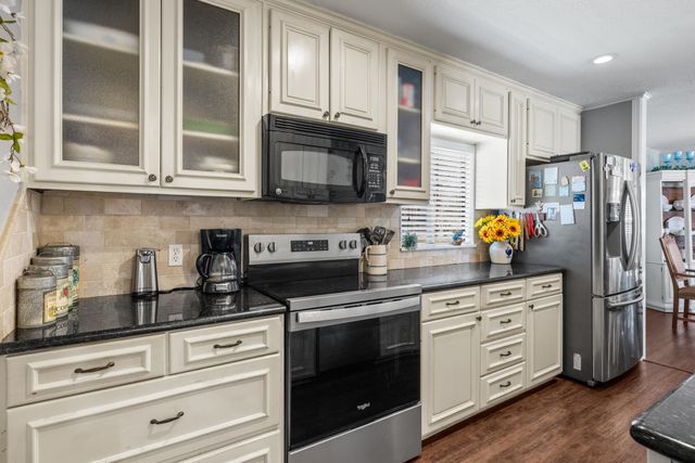 2120 W Lake, Gladewater, TX 75647