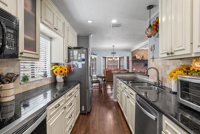 2120 W Lake, Gladewater, TX 75647