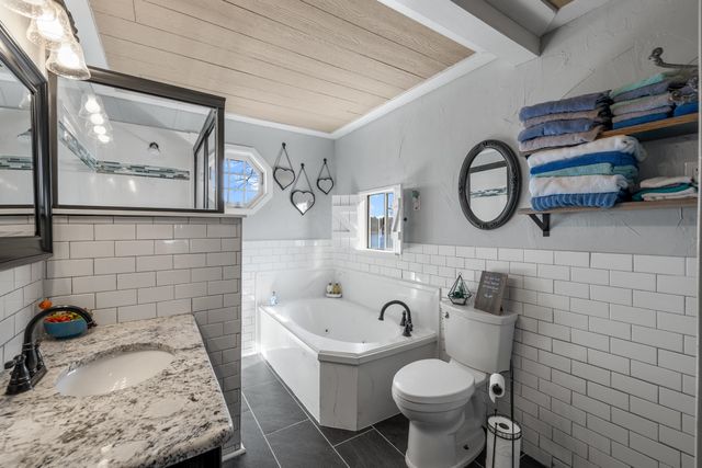 2120 W Lake, Gladewater, TX 75647