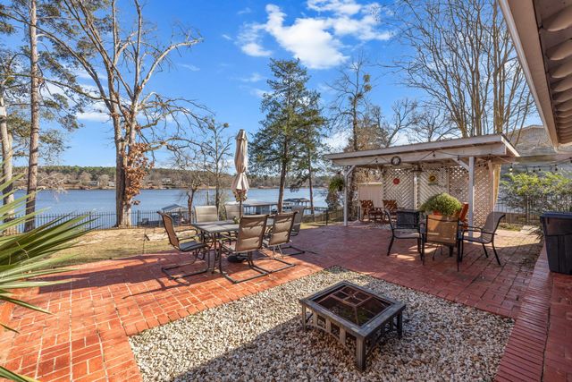 2120 W Lake, Gladewater, TX 75647