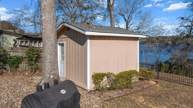 2120 W Lake, Gladewater, TX 75647