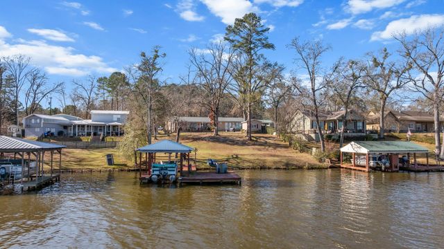 2120 W Lake, Gladewater, TX 75647
