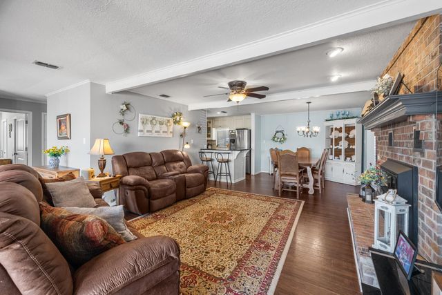 2120 W Lake, Gladewater, TX 75647