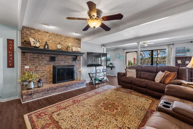 2120 W Lake, Gladewater, TX 75647