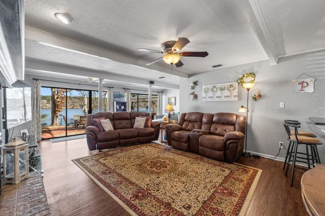 2120 W Lake, Gladewater, TX 75647