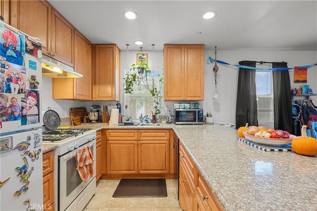 26142 Gravett Place, Saugus, CA 91350