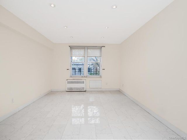 6535 Broadway 2E, Bronx, NY 10471