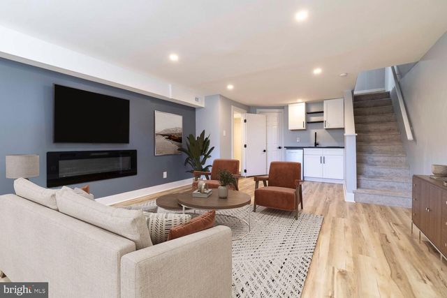 937 E GORGAS LN, Philadelphia, PA 19150