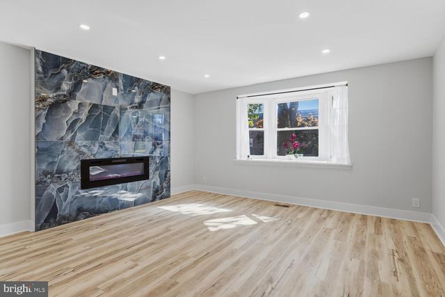 937 E GORGAS LN, Philadelphia, PA 19150