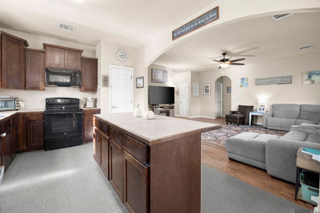 35080 Rayville Dr, Denham Springs, LA 70706