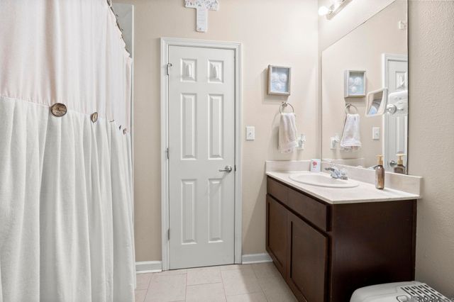 35080 Rayville Dr, Denham Springs, LA 70706