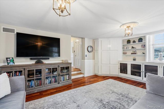 10 Burling Avenue, White Plains, NY 10605