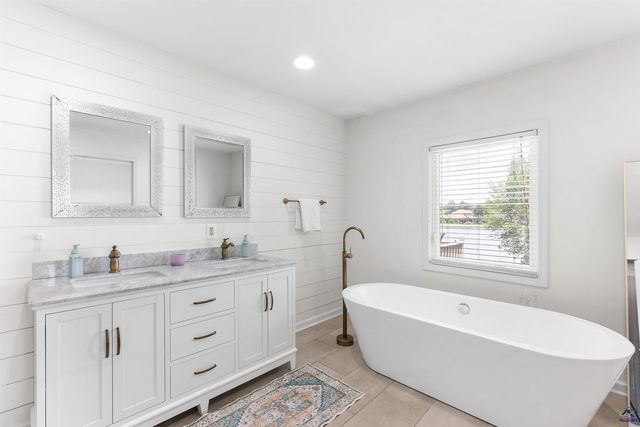132 Mossland Drive, Perry, GA 31069