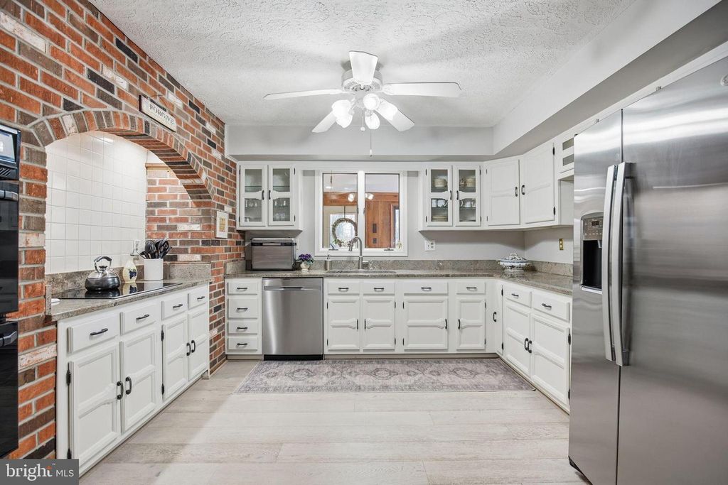 Image 12 of property listing at 4640 DULEY DR, White Plains, MD 20695