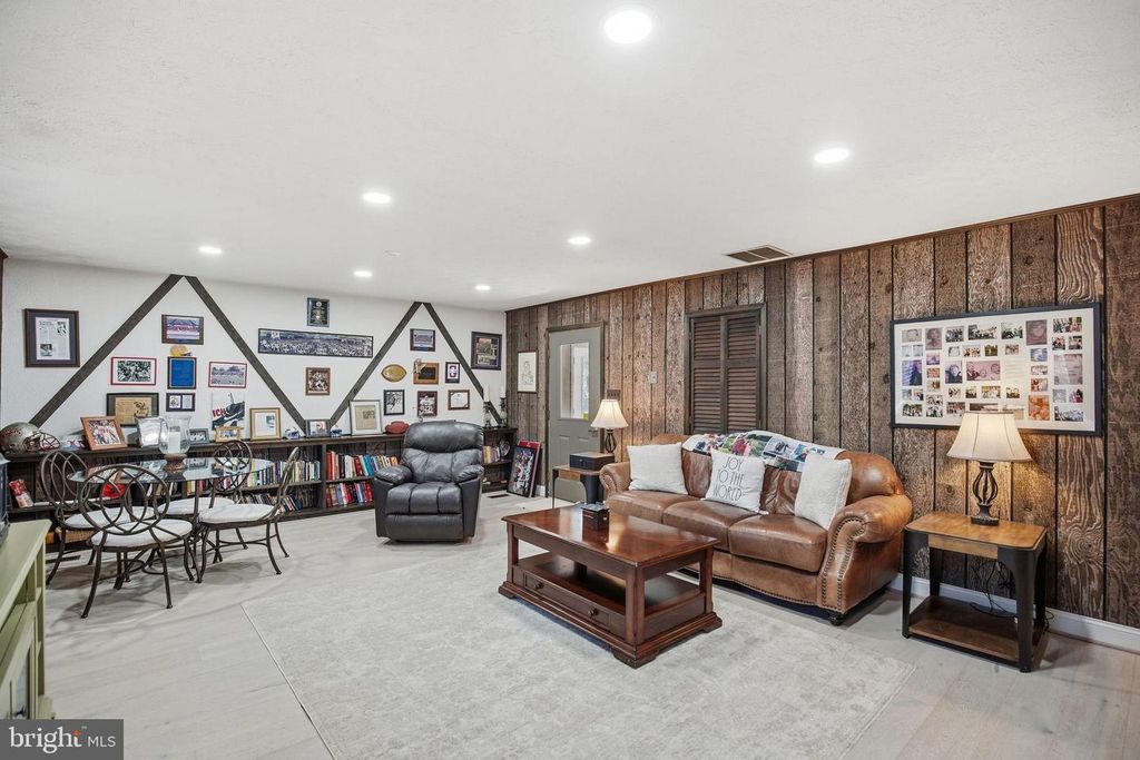 Image 18 of property listing at 4640 DULEY DR, White Plains, MD 20695