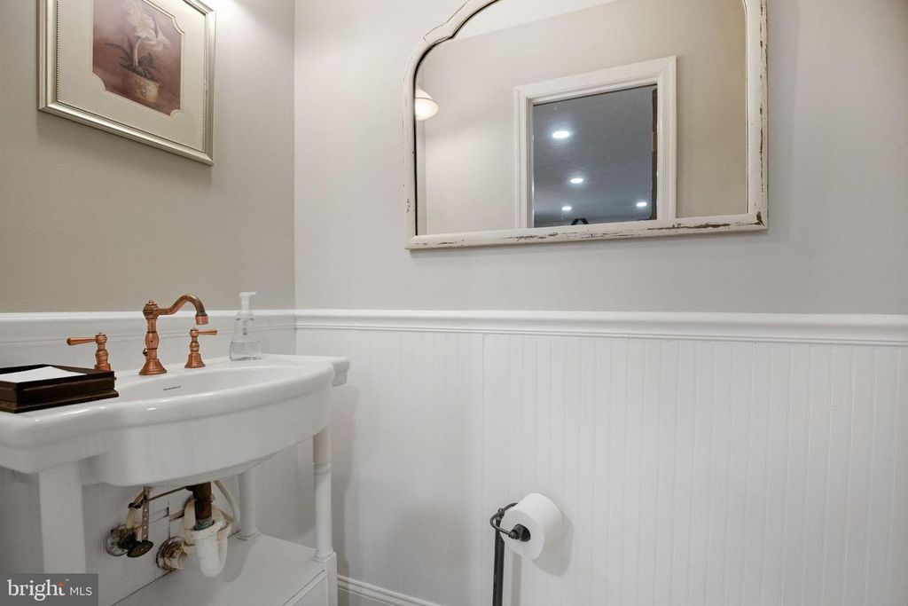 Image 19 of property listing at 4640 DULEY DR, White Plains, MD 20695