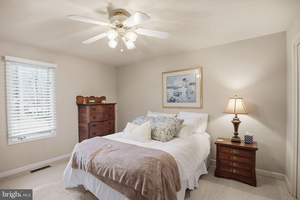 Image 27 of property listing at 4640 DULEY DR, White Plains, MD 20695