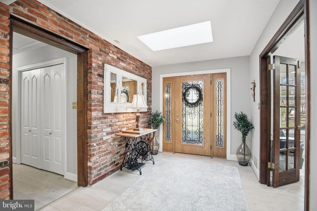 Image 5 of property listing at 4640 DULEY DR, White Plains, MD 20695