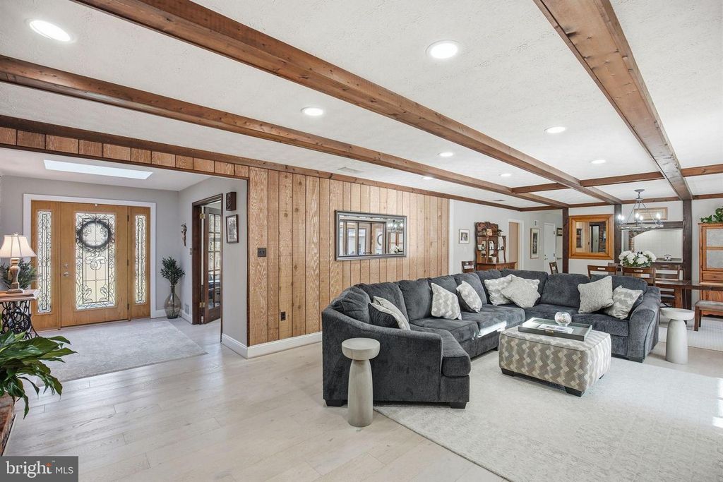 Image 7 of property listing at 4640 DULEY DR, White Plains, MD 20695