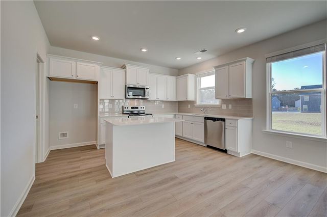 207 St Annes Place, Covington, GA 30016