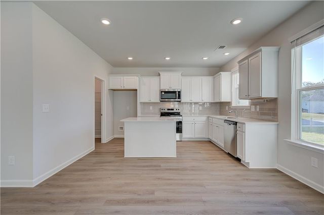 207 St Annes Place, Covington, GA 30016